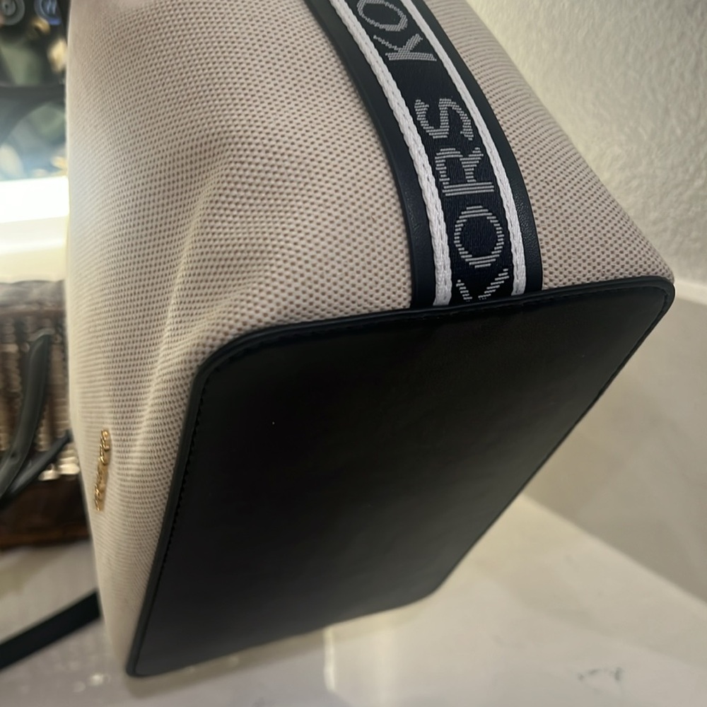 Michael Kors Black and cream Shoulder bucket Bag NWT $328 retail price - Picture 4 of 13